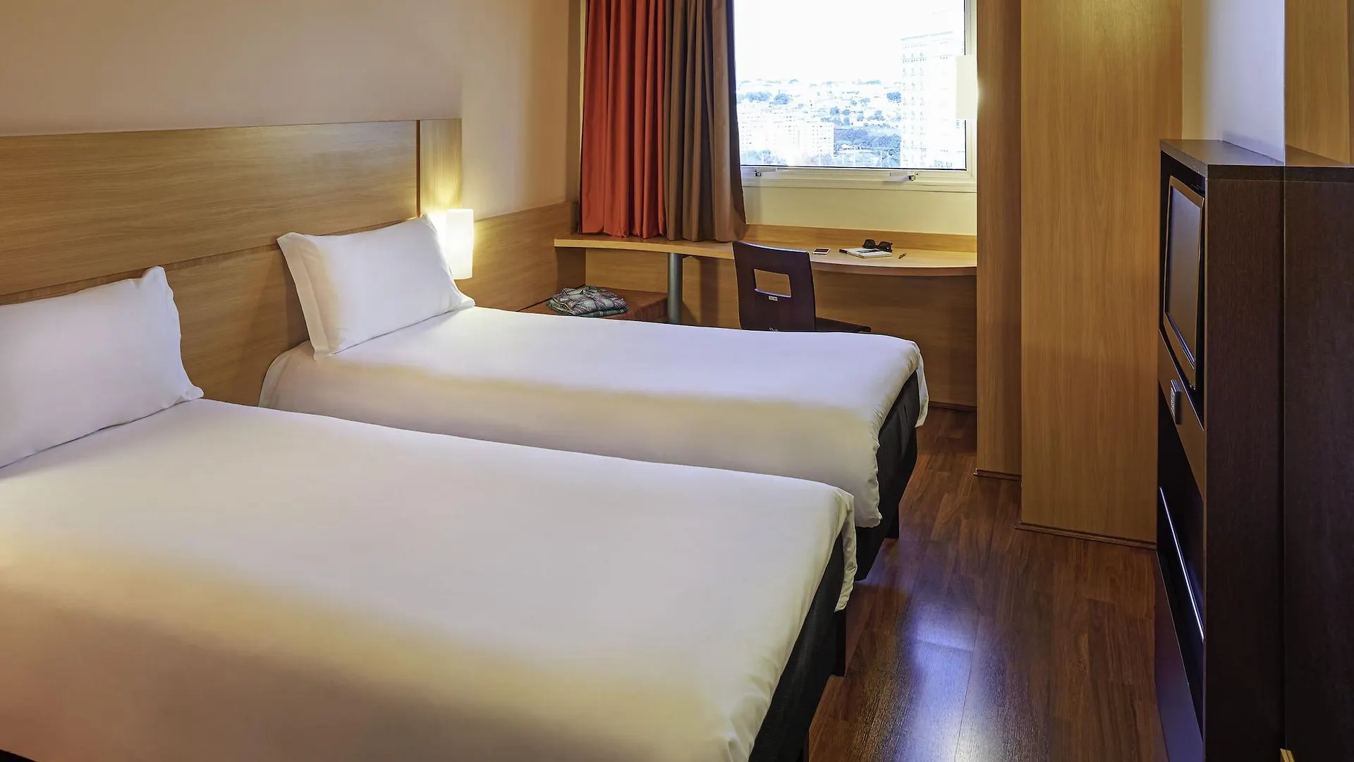 Ibis Paris La Defense Esplanade Hotel