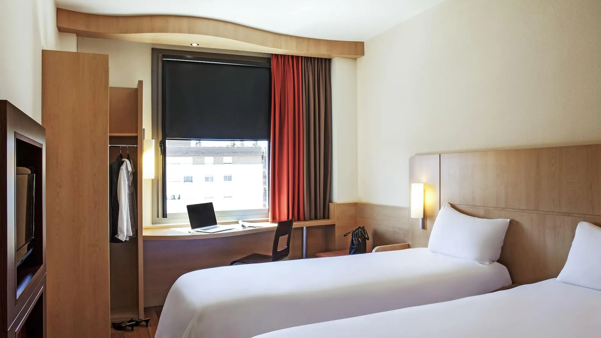 Отель Ibis Paris La Defense Esplanade Курбевуа