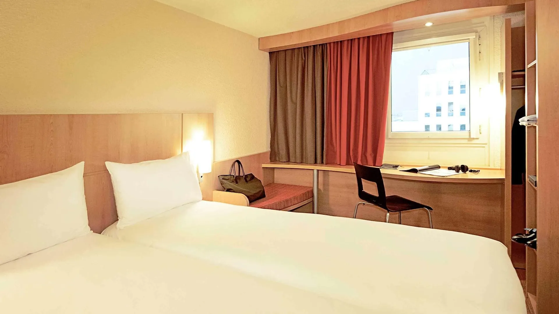 Hotel Ibis Paris La Defense Esplanade Courbevoie