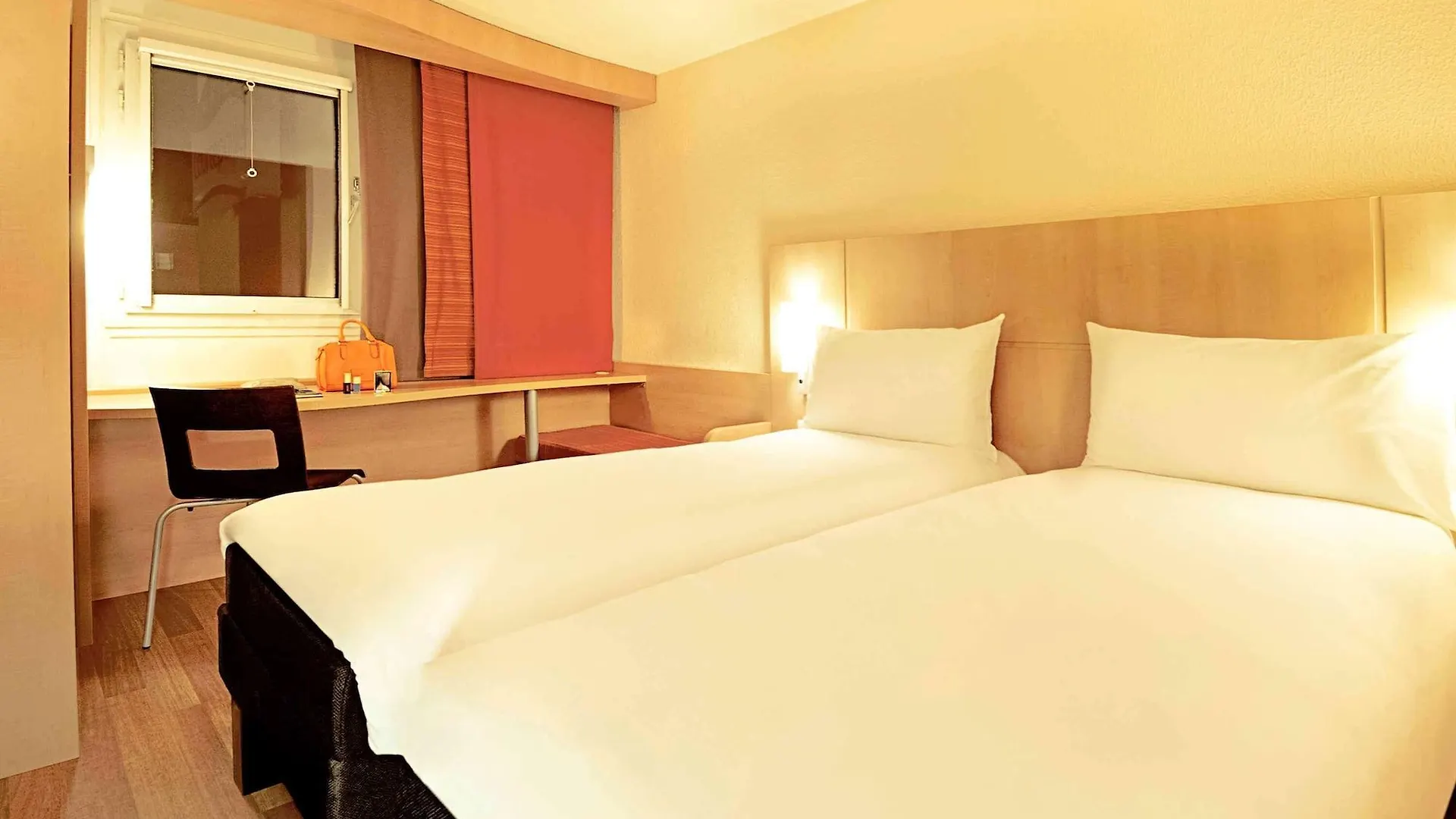 Ibis Paris La Defense Esplanade