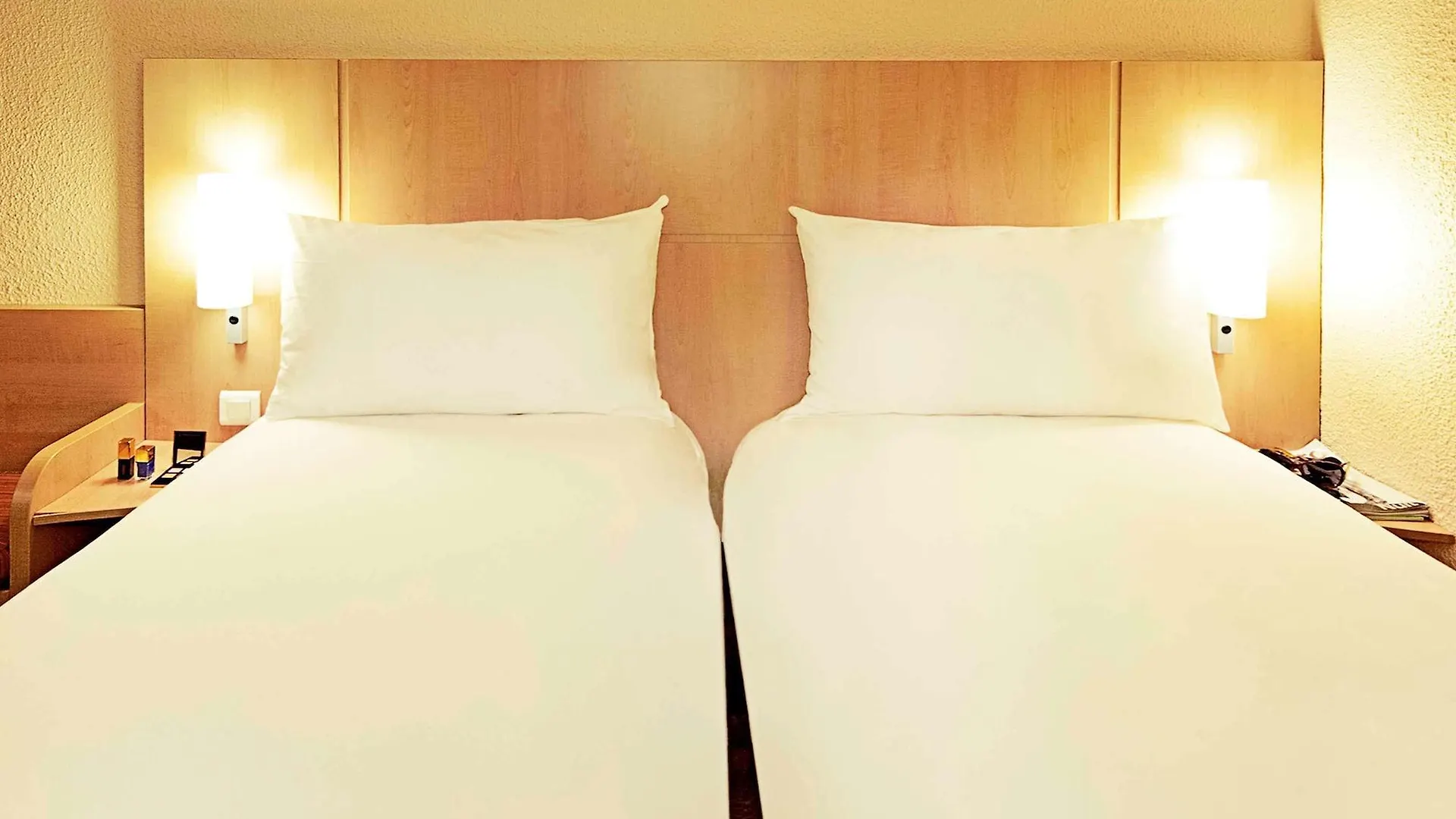 Ibis Paris La Defense Esplanade Отель