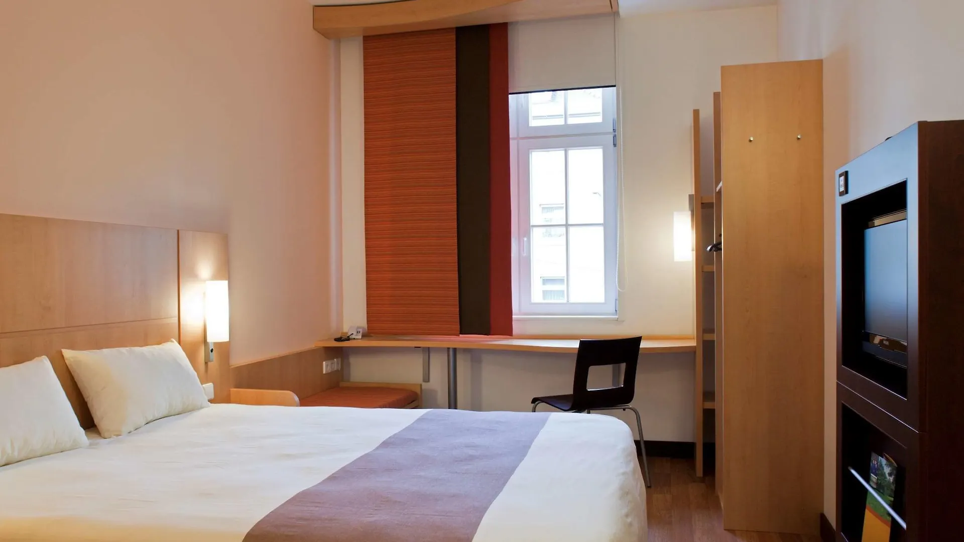 Ibis Paris La Defense Esplanade 3* Courbevoie