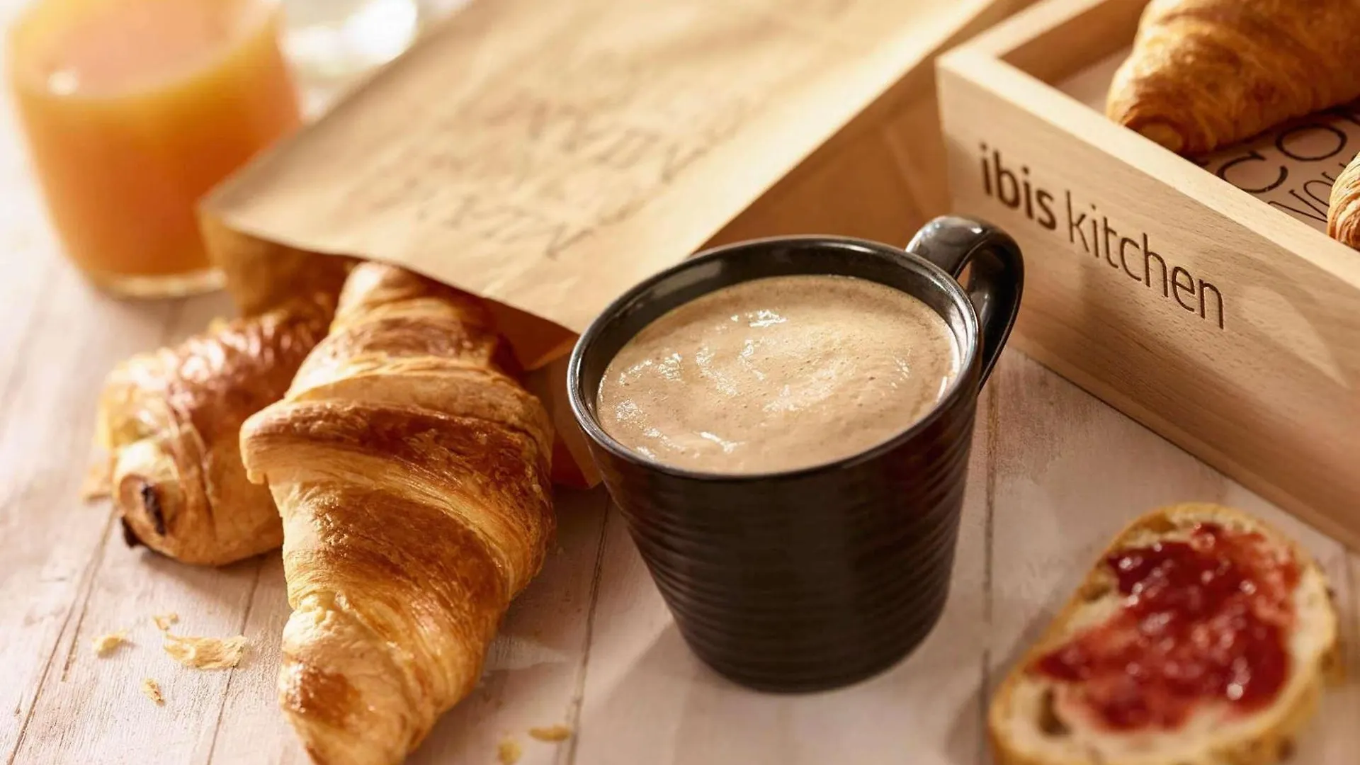 Hotel Ibis Paris La Defense Esplanade 3*