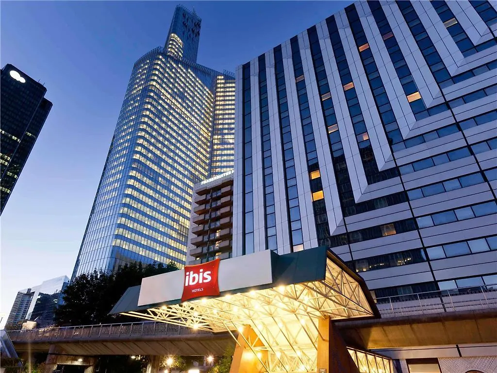 Ibis Paris La Defense Esplanade Hotel 3*