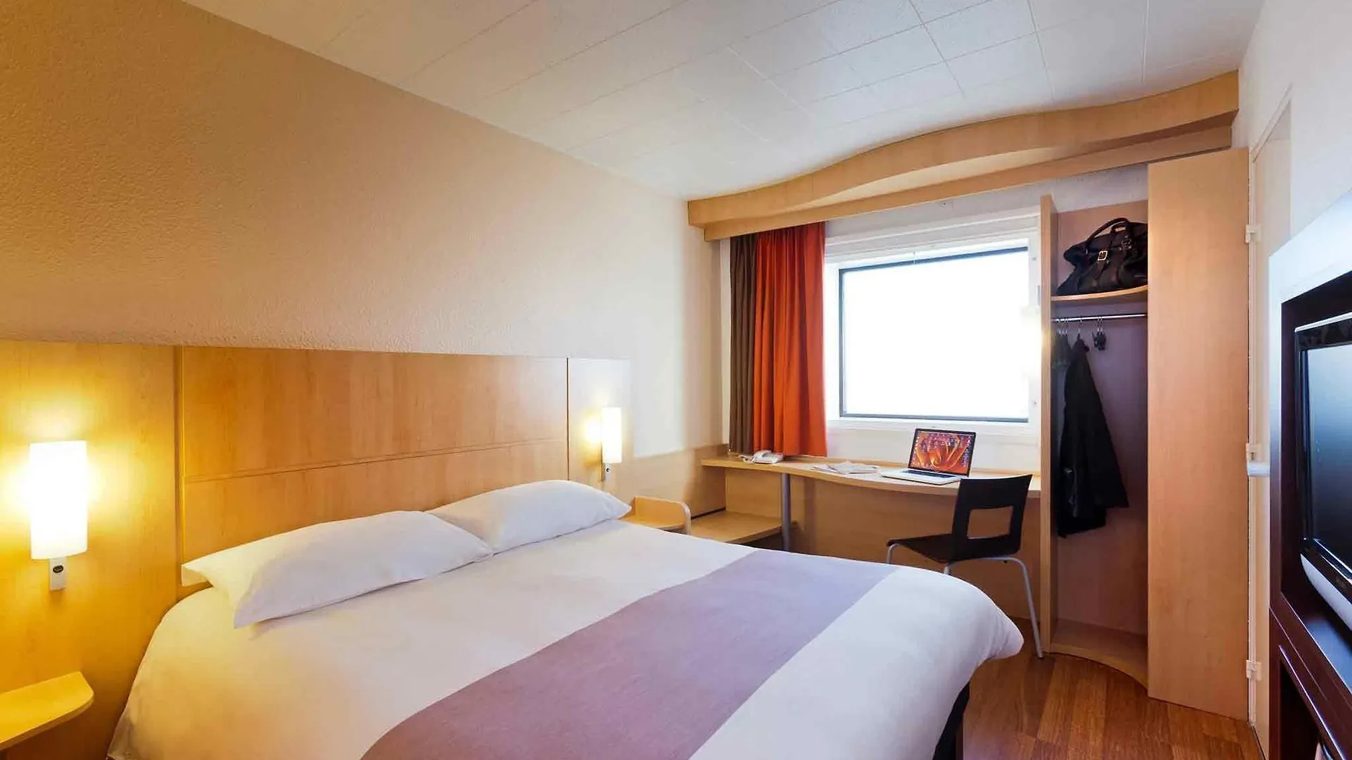 Ibis Paris La Defense Esplanade 3* Courbevoie