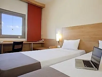 イビス パリ ラ デファンス サントル ホテル 3*
