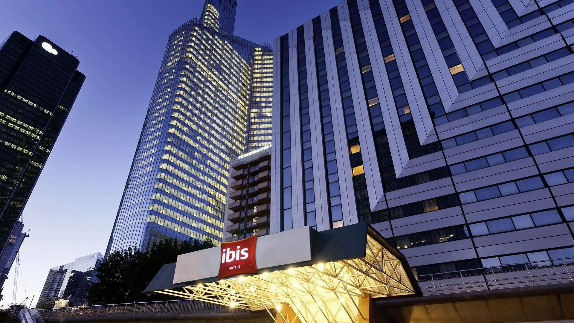 Ibis Paris La Defense Esplanade 3*