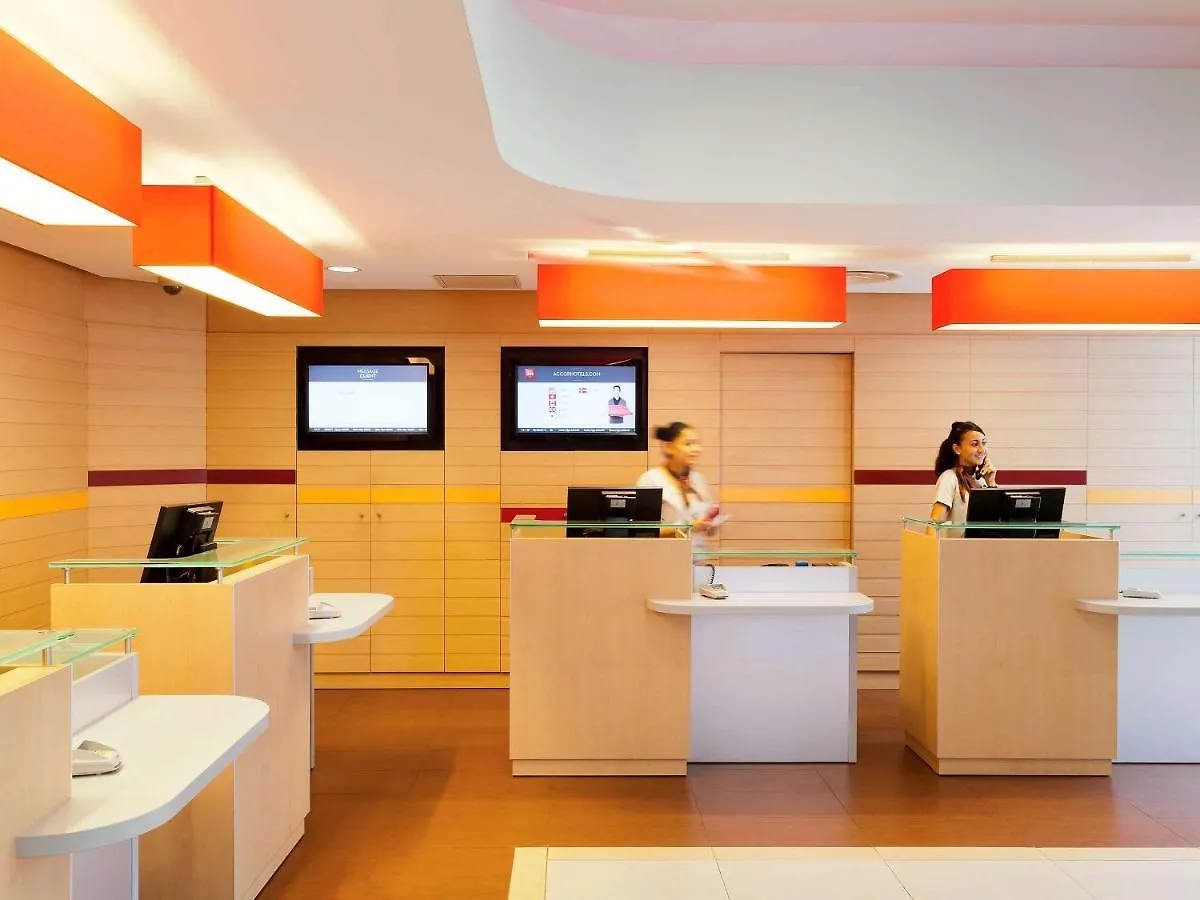 Отель Ibis Paris La Defense Esplanade Курбевуа