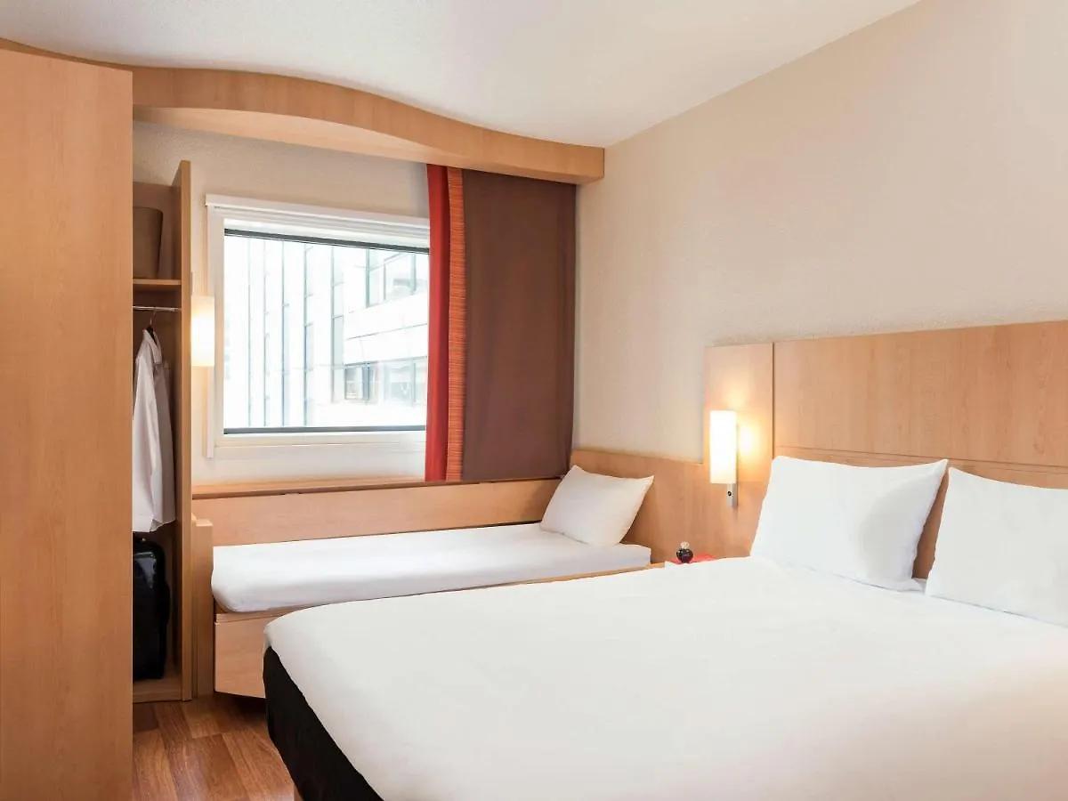 Hotel Ibis Paris La Defense Esplanade 3*