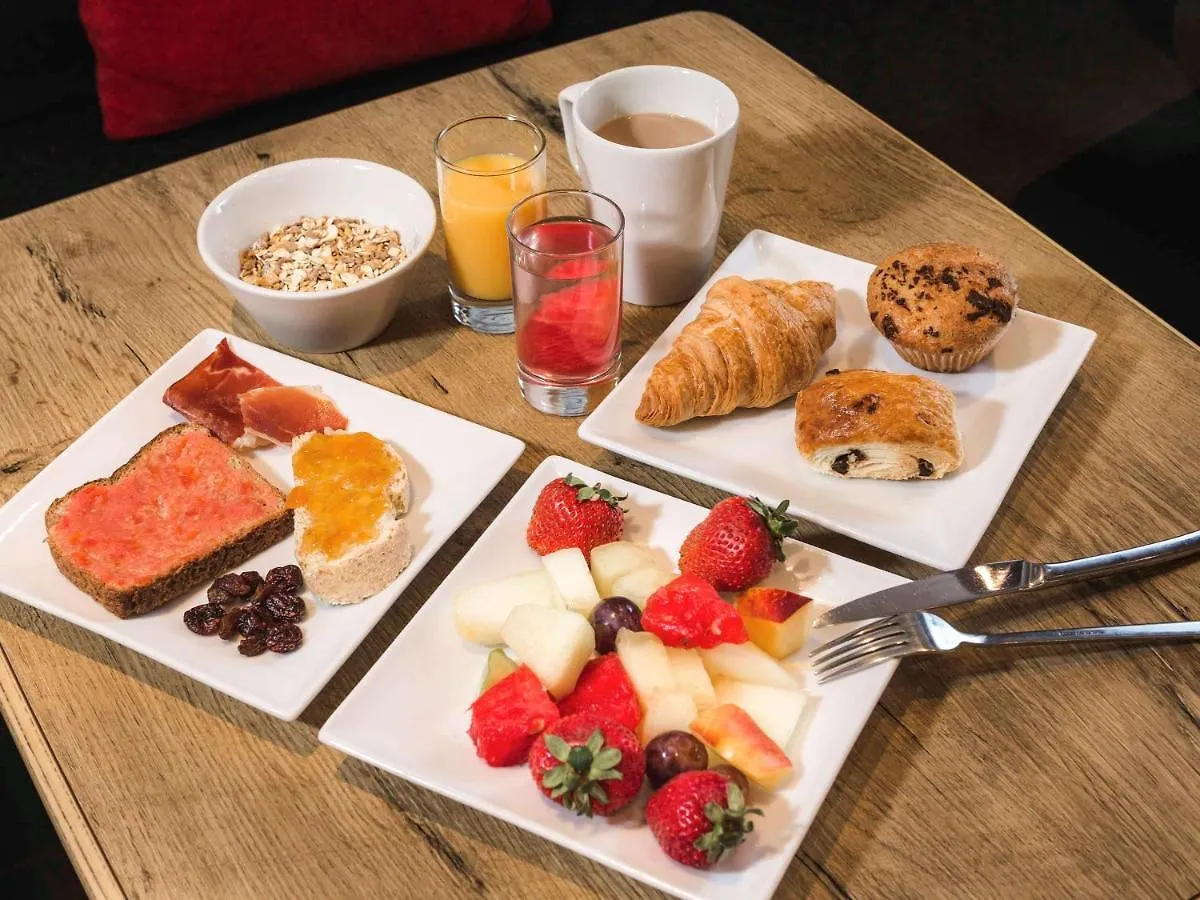 Ibis Paris La Defense Esplanade Отель